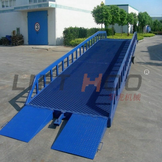 登車(chē)橋藍色